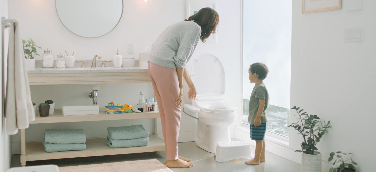 mother showing her son the bidetmega