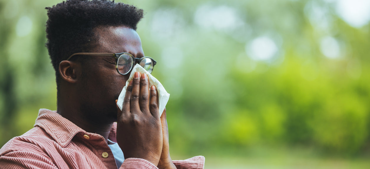 An image of the ten worst states for allergies shown by a man sneezing.