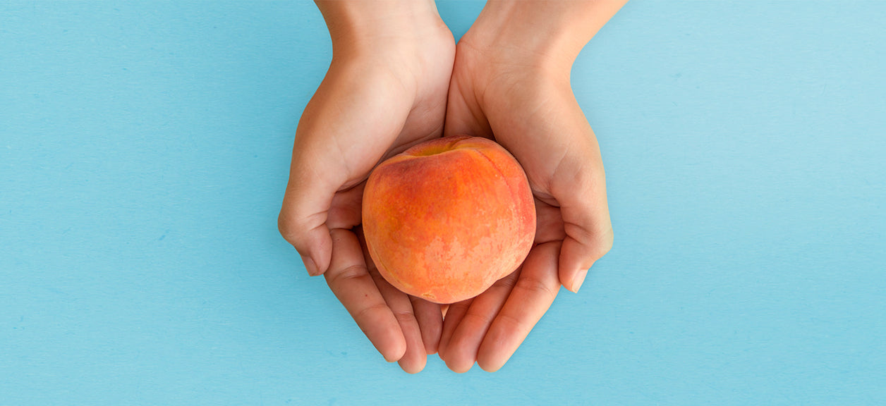 hands holding an orange