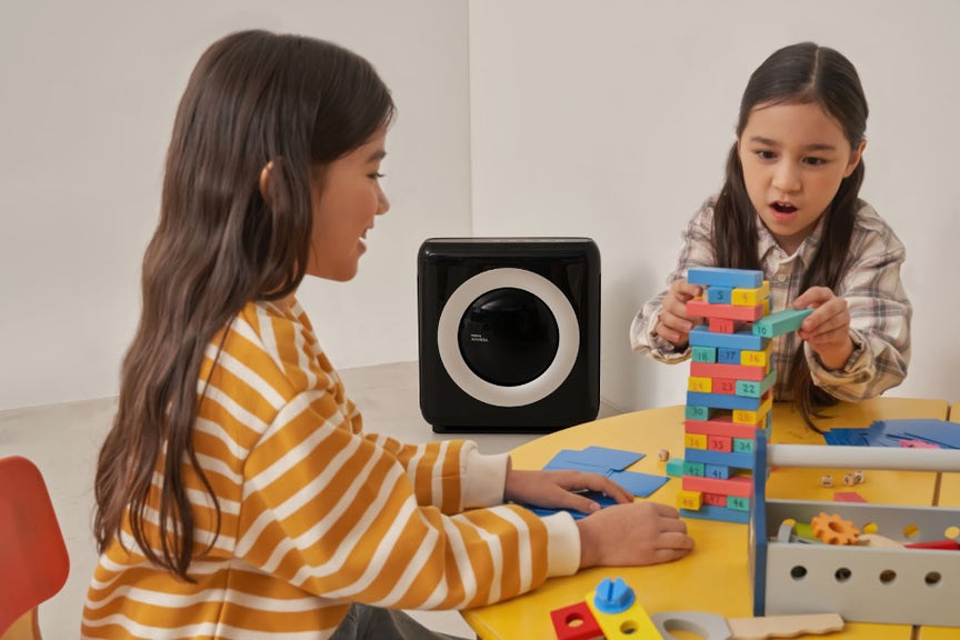 The Airmega Mighty AP-1512HH and two children playing blocks.
